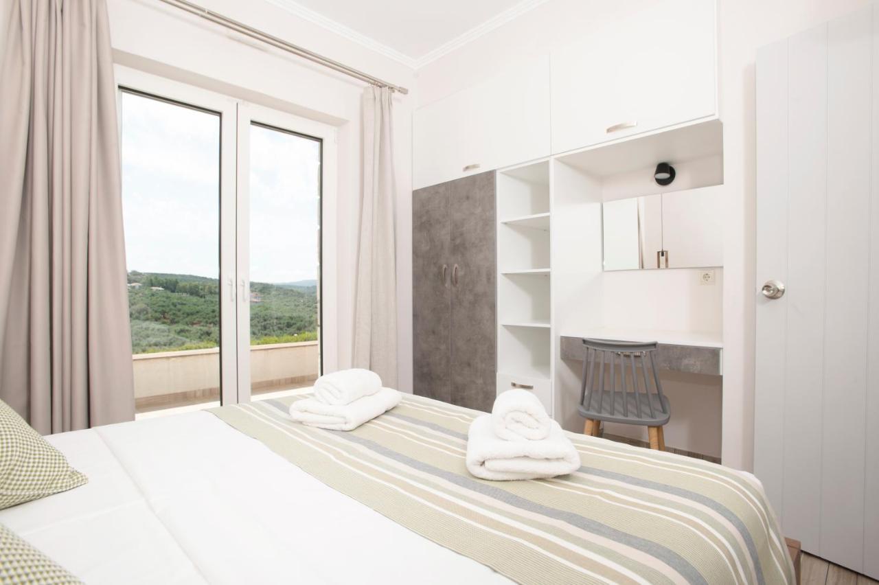 Alma Hills Gialova Apartment Exterior photo